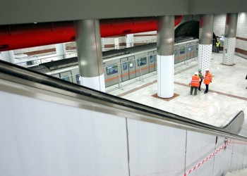 Αύξηση δρομολογίων στα μέσα μεταφοράς – Ανακαλούνται άδειες των οδηγών  2