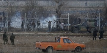 Reuters: Στα σύνορα του Έβρου Πακιστανοί, Αφγανοί, Αλγερινοί, Μαροκινοί