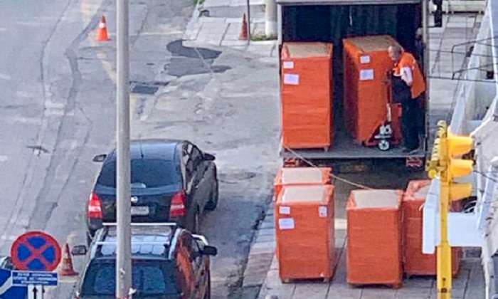 Η Frontex έδωσε κράνη σε άνδρες και γυναίκες που φυλάνε τα σύνορα στον Έβρο