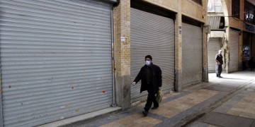 Ρεκόρ κρουσμάτων στο Ιράν και 122 νέοι θάνατοι από τον κορονοϊό