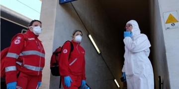 «Στο Μιλάνο ο κορονοϊός προκάλεσε εξαπλάσιο αριθμό νεκρών από ό,τι ο Β΄ Παγκόσμιος Πόλεμος»