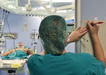 Στην Ιταλία περιορίστηκαν τα κρούσματα, αλλά δεν μειώνονται οι θάνατοι