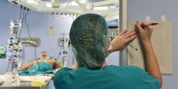 Στην Ιταλία περιορίστηκαν τα κρούσματα, αλλά δεν μειώνονται οι θάνατοι