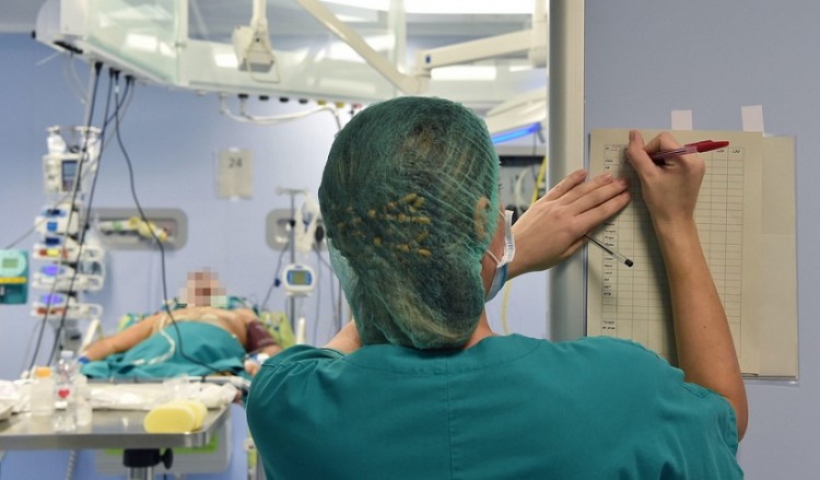 Στην Ιταλία περιορίστηκαν τα κρούσματα, αλλά δεν μειώνονται οι θάνατοι