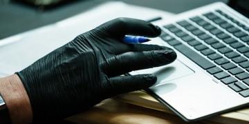 Τρεις χώρες κατηγορούν τη Ρωσία ότι προσπαθεί να κλέψει το εμβόλιο κατά της Covid-19