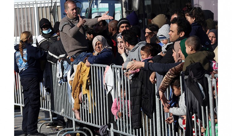 Άτυπος καταυλισμός στη Μυτιλήνη για τους δεκάδες που έφτασαν το σαββατοκύριακο