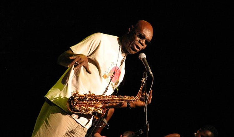 Υπέκυψε στην Covid-19 ο Μάνου Ντιμπάνγκο (βίντεο)