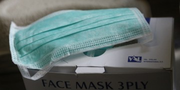 Μάσκα προστασίας: Υποχρεωτική η χρήση της από σήμερα στα σουπερμάρκετ