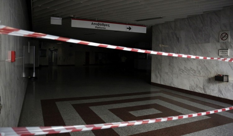 Επίθεση αγνώστων στον σταθμό μετρό στην Ακρόπολη