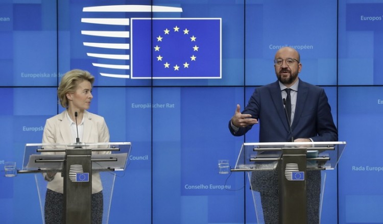 Η ΕΕ αποδοκιμάζει την απόφαση Τραμπ για αναστολή των πτήσεων από την Ευρώπη