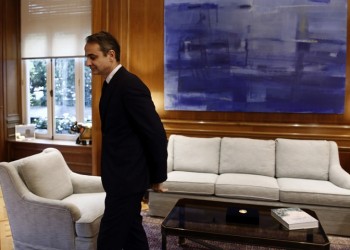 Ο Μητσοτάκης ενημερώνει τους πολιτικούς αρχηγούς για τα εθνικά θέματα