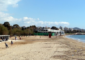 Κλείνουν οργανωμένες παραλίες και χιονοδρομικά κέντρα