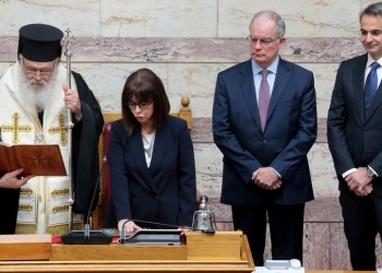 Η Σακελλαροπούλου και επισήμως πρώτη γυναίκα Πρόεδρος της Δημοκρατίας (βίντεο)