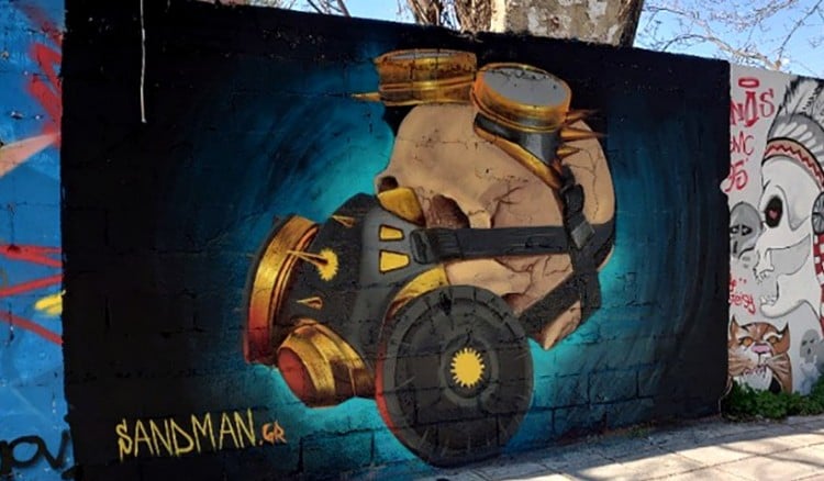 Καλαμαριά: Γκράφιτι για τον κορονοϊό στους τοίχους του γηπέδου του Απόλλωνα