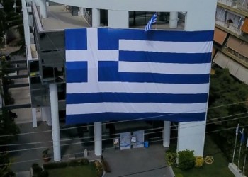 25η Μαρτίου 1821: Με τον Εθνικό Ύμνο και σημαιοστολισμούς γιορτάζουν δήμοι της Αττικής