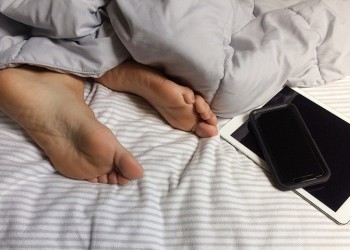 Ο ακανόνιστος ύπνος τα βράδια αυξάνει τον κίνδυνο για έμφραγμα ή εγκεφαλικό