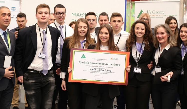 Μαθητές από το Σουφλί βραβεύτηκαν για το οικολογικό τους τραπεζομάντιλο από μετάξι