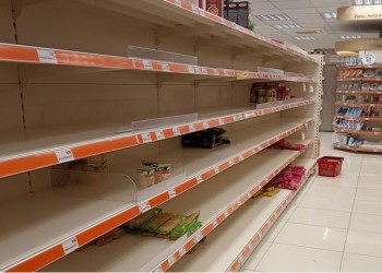 Καμπανάκι από ΙΣΑ για το συνωστισμό σε σούπερ μάρκετ και λαϊκές – Ουρές σε πρατήρια καυσίμων