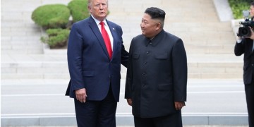 Ο κορονοϊός φέρνει κοντά τις ΗΠΑ και τη Βόρεια Κορέα