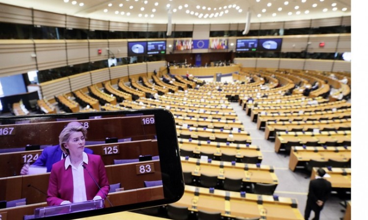 Ούρσουλα φον ντερ Λάιεν: Δραματική έκκληση για ενότητα στην ΕΕ, εν μέσω πανδημίας