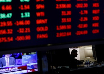 Ο κορονοϊός «χτυπά» μετοχές και εμπορεύματα