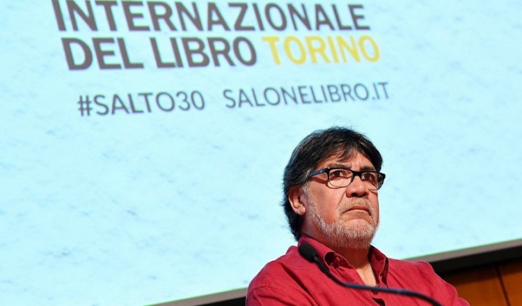 Πέθανε ο Λουίς Σεπούλβεδα λόγω της Covid-19