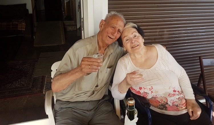 Νίκος και Αφροδίτη Τελίδου: Μένουν σπίτι με ποντιακά και ετοιμάζονται να γιορτάσουν 65 χρόνια γάμου