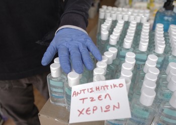 Στη μάχη κατά του κορονοϊού τα στρατιωτικά εργοστάσια