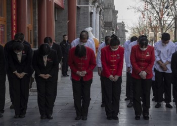 Τρία λεπτά σιγής σε όλη την Κίνα για τα θύματα του κορονοϊού (βίντεο)