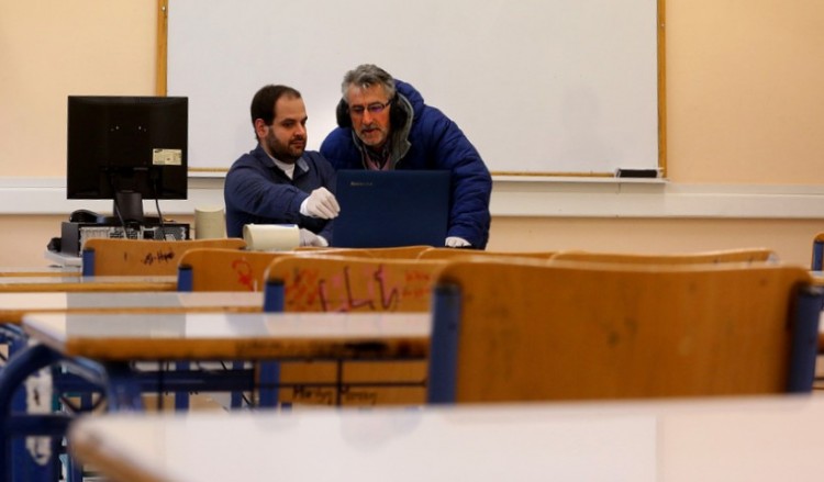 Σταματούν λόγω Πάσχα τα εξ αποστάσεως μαθήματα