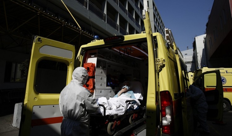 Άνδρας έπεσε από μπαλκόνι τρίτου ορόφου στο Άργος 5