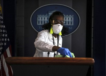 Κυβερνήτες αμερικανικών πολιτειών σε ρήξη με τον Τραμπ για τα περιοριστικά μέτρα