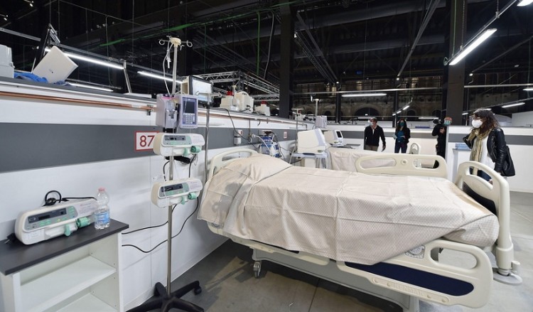 Μειώνονται οι νεκροί και τα κρούσματα κορονοϊού στην Ιταλία