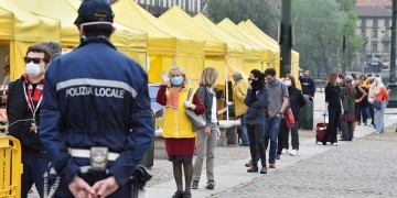 Κορονοϊός: Στην Ιταλία ξεκίνησαν τη λειτουργία τους οι πρώτες βιομηχανίες