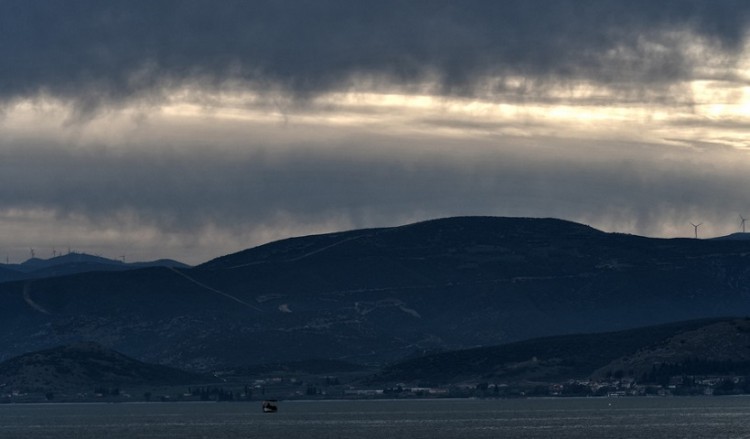 Βροχές και πτώση θερμοκρασίας σήμερα – Πού θα χιονίσει