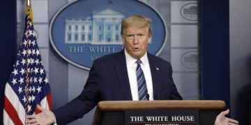 Ο Τραμπ ανακοίνωσε την «παύση» της μετανάστευσης για 60 ημέρες