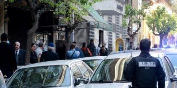 Ουρές έξω από το Υποθηκοφυλακείο Αθηνών στην πρεμιέρα της επαναλειτουργίας