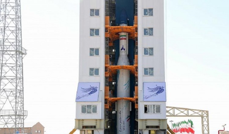 Το Ιράν εκτόξευσε με επιτυχία τον πρώτο του στρατιωτικό δορυφόρο