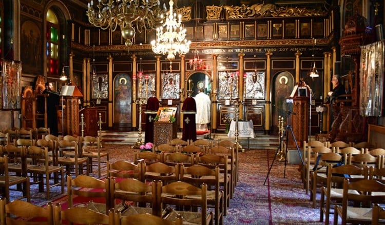 Τι θα γίνει με το άνοιγμα των εκκλησιών και τις άδειες ειδικού σκοπού