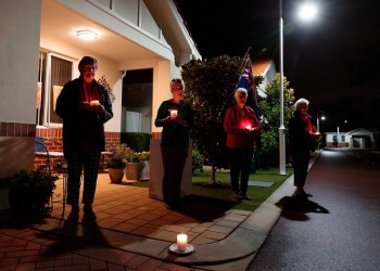 Χιλιάδες Αυστραλοί και Νεοζηλανδοί τίμησαν από τα σπίτια τους όσους πολέμησαν στη Μάχη της Καλλίπολης
