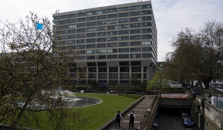 Στην εντατική παραμένει για δεύτερη μέρα ο Μπόρις Τζόνσον