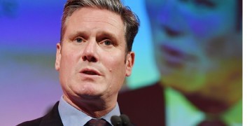 Ο Κιρ Στάρμερ ο νέος ηγέτης του Εργατικού Κόμματος της Βρετανίας