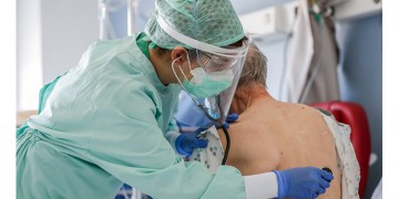 Covid-19: Ολοένα περισσότερα τα περιστατικά ανθρώπων που νοσούν για δεύτερη φορά σε λίγους μήνες