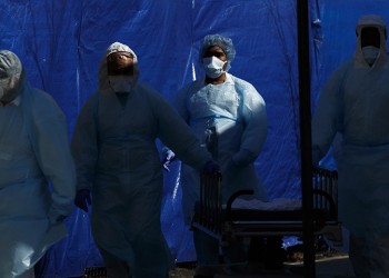 Έλληνας γιατρός στη Νέα Υόρκη: Κρατάμε τις ΜΕΘ για ασθενείς με περισσότερες πιθανότητες ανάκαμψης