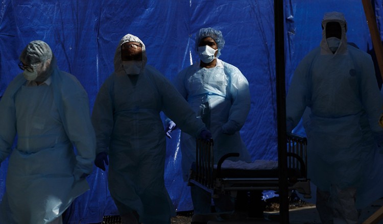 Έλληνας γιατρός στη Νέα Υόρκη: Κρατάμε τις ΜΕΘ για ασθενείς με περισσότερες πιθανότητες ανάκαμψης