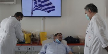 Πλήθος Ολυμπιονικών, αθλητικών ομάδων, πολιτικών και κόσμου στη διήμερη αιμοδοσία στο ΣΕΦ