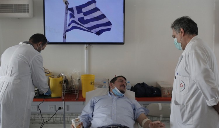 Πλήθος Ολυμπιονικών, αθλητικών ομάδων, πολιτικών και κόσμου στη διήμερη αιμοδοσία στο ΣΕΦ