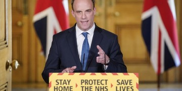 Ο Μπόρις Τζόνσον ετοιμάζεται να γυρίσει στη δουλειά αλλά ο Βρετανός ΥΠΕΞ προεδοποιεί