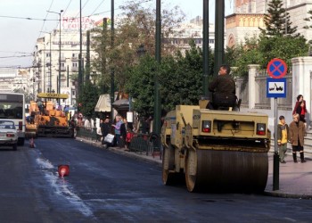 Η πανδημία του κορονοϊού επέτρεψε την ασφαλτόστρωση δεκάδων δρόμων στην Αθήνα!