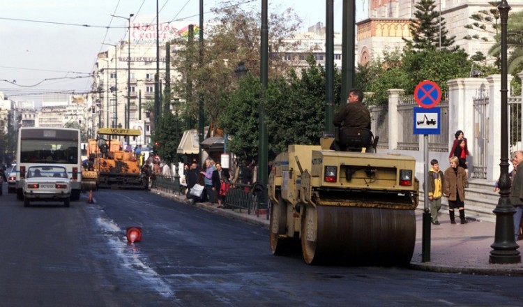 Η πανδημία του κορονοϊού επέτρεψε την ασφαλτόστρωση δεκάδων δρόμων στην Αθήνα!